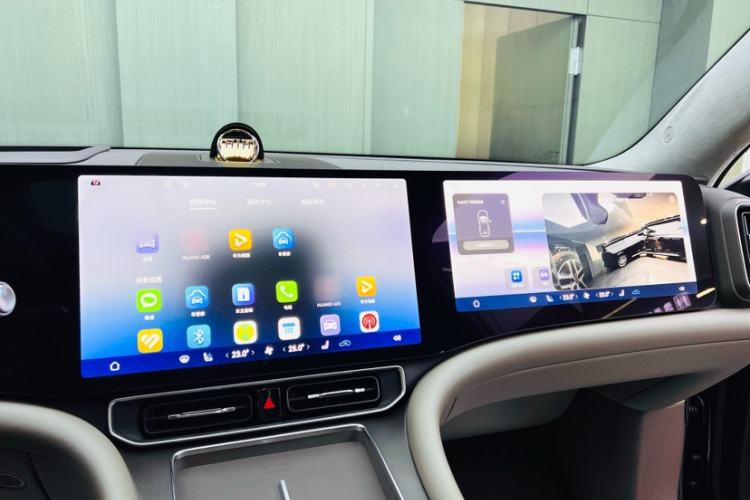 Used Hima AITO M9 2025 Extended-Range Ultra Version 52 kWh 5-Seater Edition Interior 4