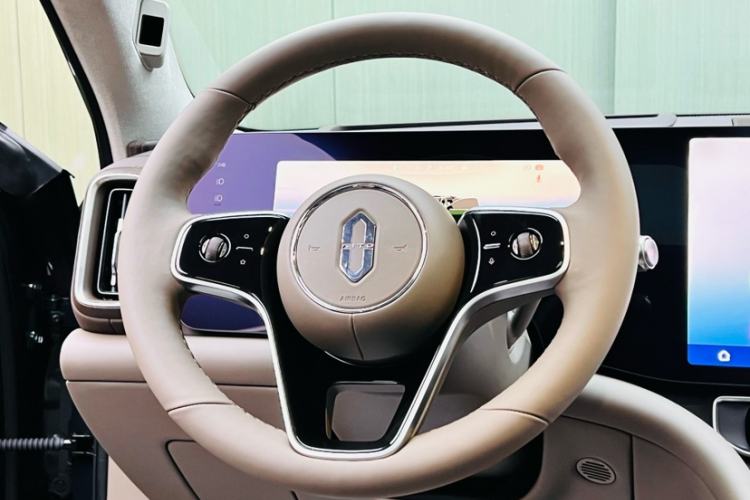 Used Hima AITO M9 2025 Extended-Range Ultra Version 52 kWh 5-Seater Edition Interior 8