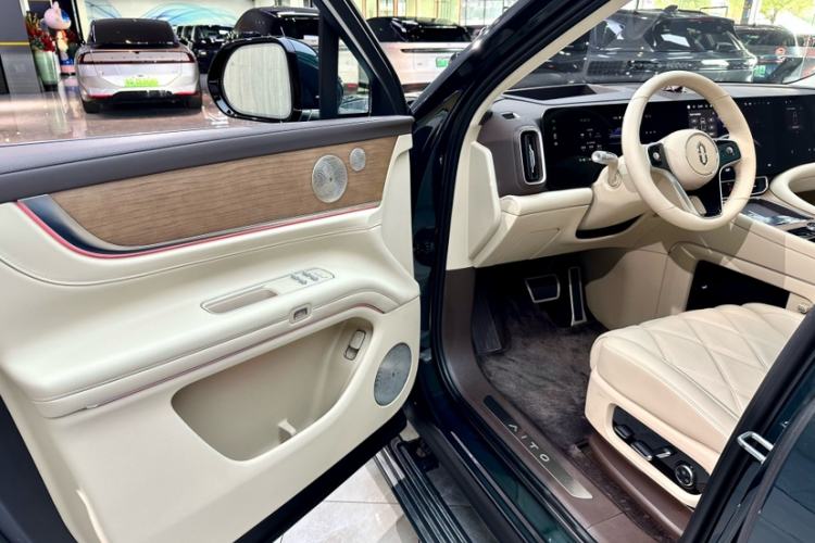 Used Hima AITO M9 2025 Pure Electric Ultra Version 100 kWh 6-Seater Model Interior 8