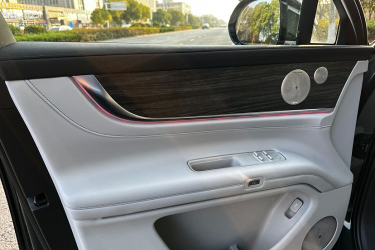 Used Hima AITO M9 2025 Extended-Range Ultra Version 52 kWh 6-Seater Interior 9