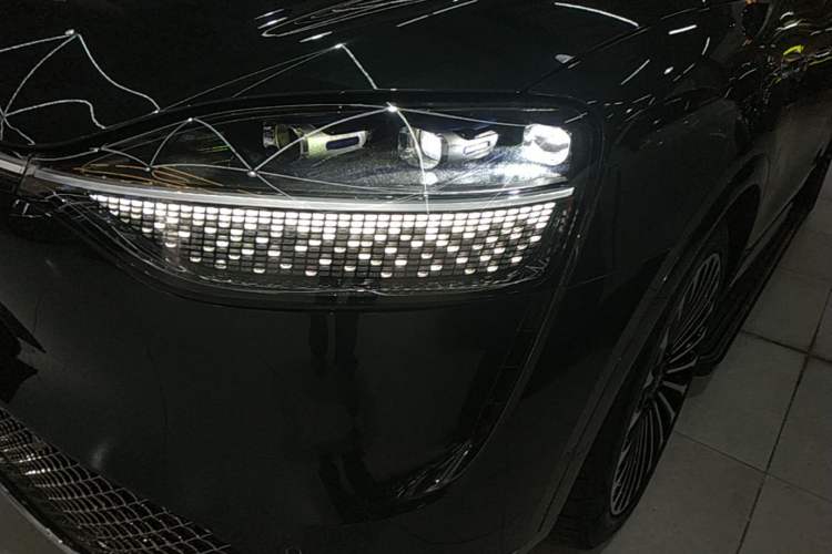 Used Hima AITO M9 2025 Pure Electric Ultra Version 100 kWh 6-Seater Model Left Front Headlight