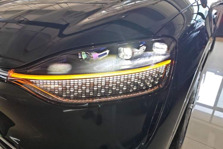 Used Hima AITO M9 2025 Extended-Range Ultra Version 52 kWh 6-Seater Left Front Headlight