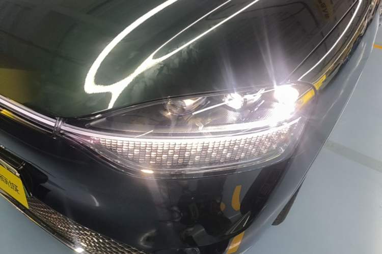 Used Hima AITO M9 2025 Pure Electric Ultra Version 100 kWh 6-Seater Model Left Front Headlight