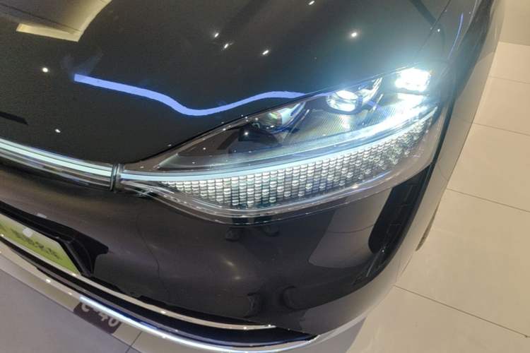 Used Hima AITO M9 2025 Extended-Range Ultra Version 52 kWh 6-Seater Left Front Headlight