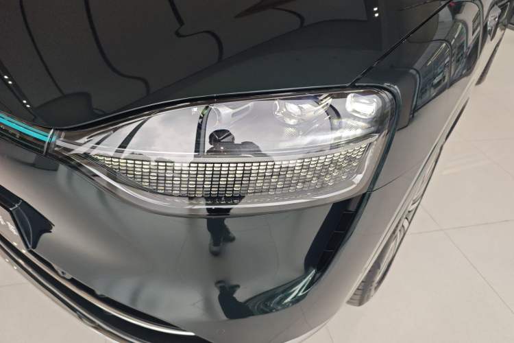 Used Hima AITO M9 2025 Extended-Range Ultra Version 52 kWh 6-Seater Left Front Headlight
