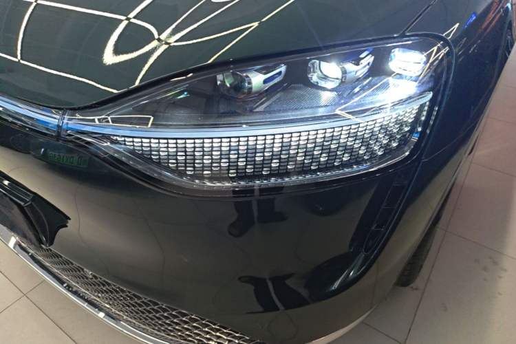 Used Hima AITO M9 2025 Pure Electric Ultra Version 100 kWh 6-Seater Model Left Front Headlight