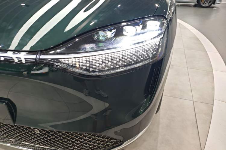 Used Hima AITO M9 2025 Pure Electric Ultra Version 100 kWh 6-Seater Model Left Front Headlight