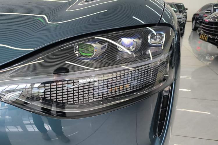 Used Hima AITO M9 2025 Extended-Range Ultra Version 52 kWh 5-Seater Edition Left Front Headlight