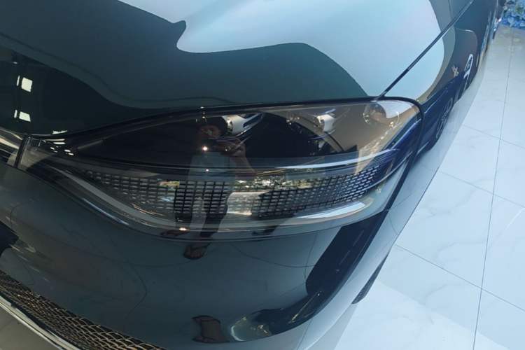 Used Hima AITO M9 2025 Pure Electric Ultra Version 100 kWh 6-Seater Model Left Front Headlight