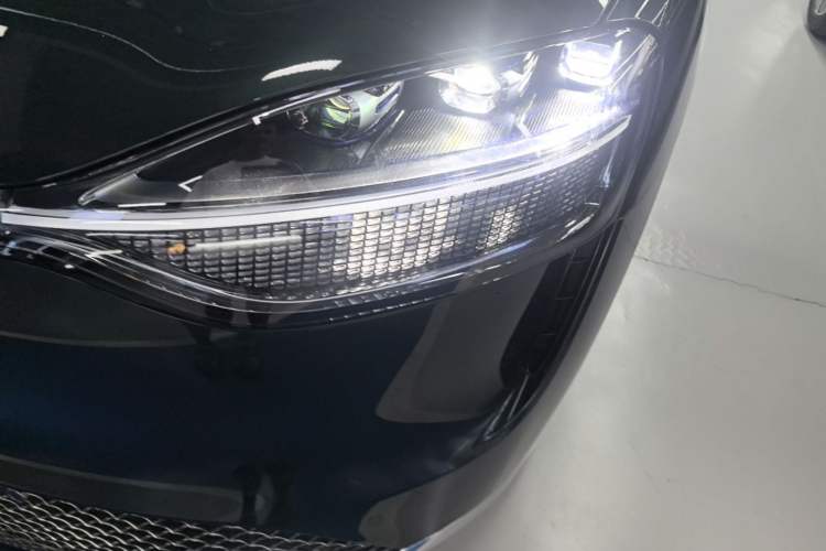 Used Hima AITO M9 2025 Pure Electric Ultra Version 100 kWh 6-Seater Model Left Front Headlight