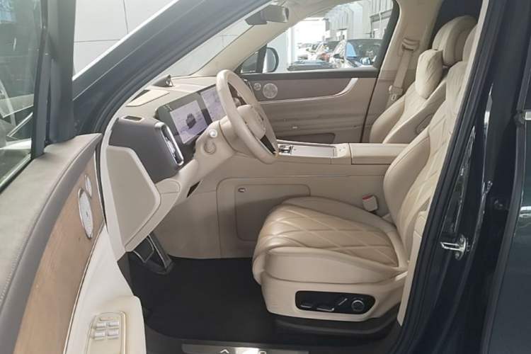 Used Hima AITO M9 2025 Pure Electric Ultra Version 100 kWh 6-Seater Model Left Front Seat