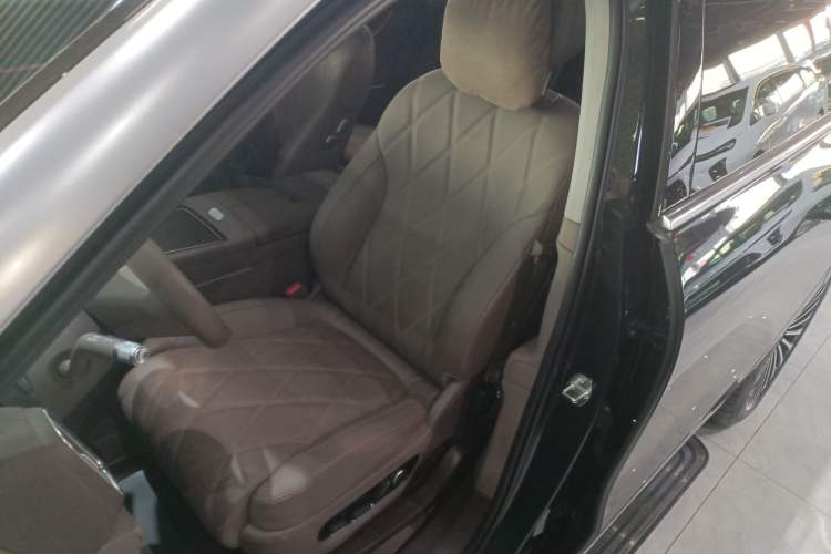 Used Hima AITO M9 2025 Extended-Range Ultra Version 52 kWh 6-Seater Left Front Seat