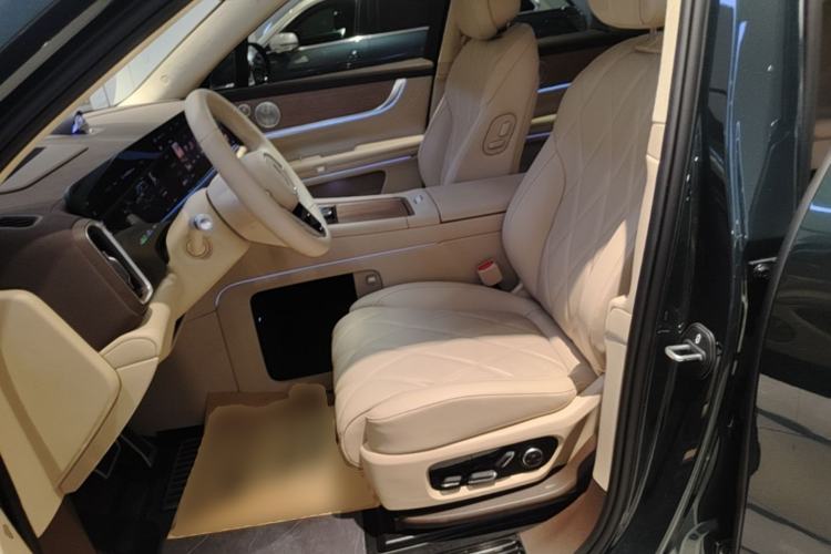Used Hima AITO M9 2025 Extended-Range Ultra Version 52 kWh 6-Seater Left Front Seat