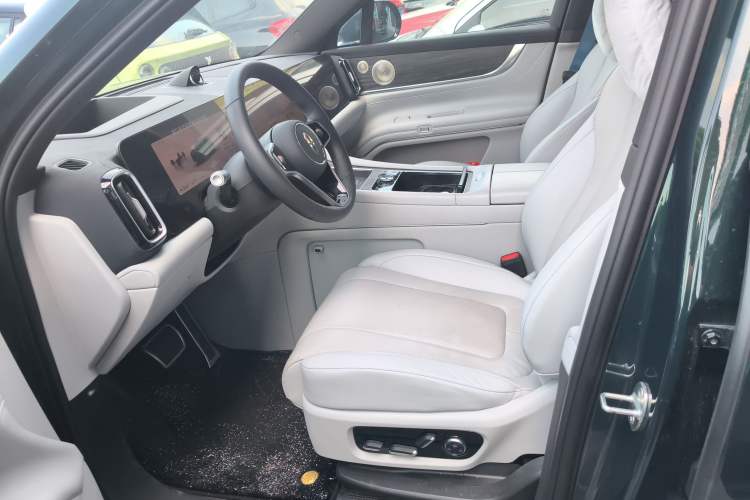 Used Hima AITO M9 2025 Extended-Range Ultra Version 52 kWh 6-Seater Left Front Seat