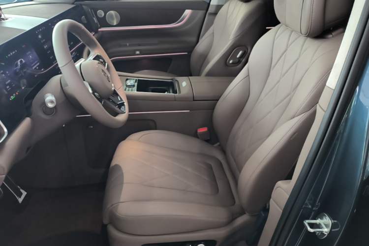 Used Hima AITO M9 2025 Extended-Range Ultra Version 52 kWh 5-Seater Edition Left Front Seat