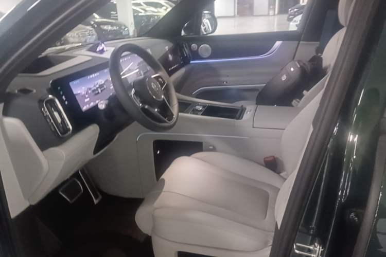 Used Hima AITO M9 2025 Model Range-Extended Max Edition 52kWh 6-seater (896-line LiDAR) Left Front Seat