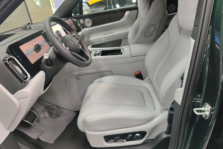 Used Hima AITO M9 2025 Extended-Range Max Version 52 kWh 6-Seater Edition Left Front Seat