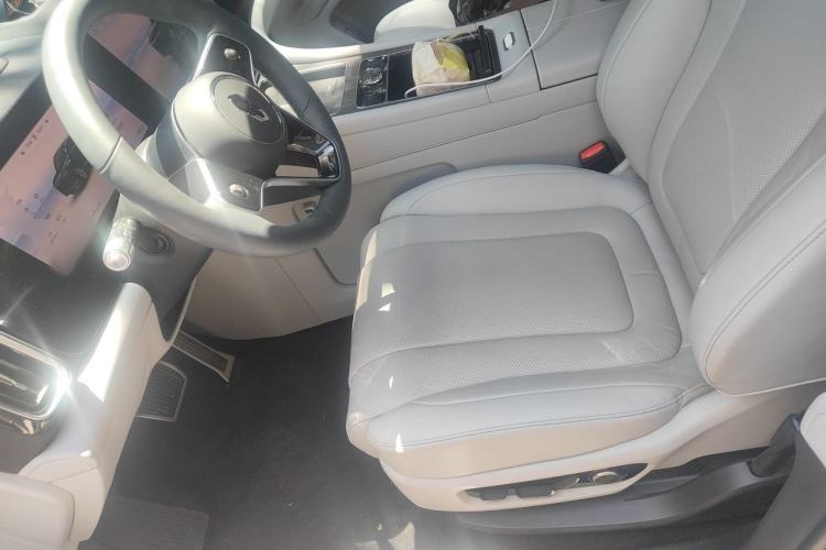 Used Hima AITO M9 2025 Extended-Range Max Version 52 kWh 6-Seater Edition Left Front Seat