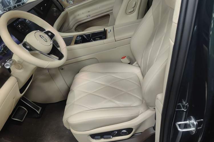 Used Hima AITO M9 2025 Extended-Range Ultra Version 52 kWh 6-Seater Left Front Seat