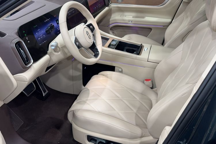 Used Hima AITO M9 2025 Pure Electric Ultra Version 100 kWh 6-Seater Model Left Front Seat