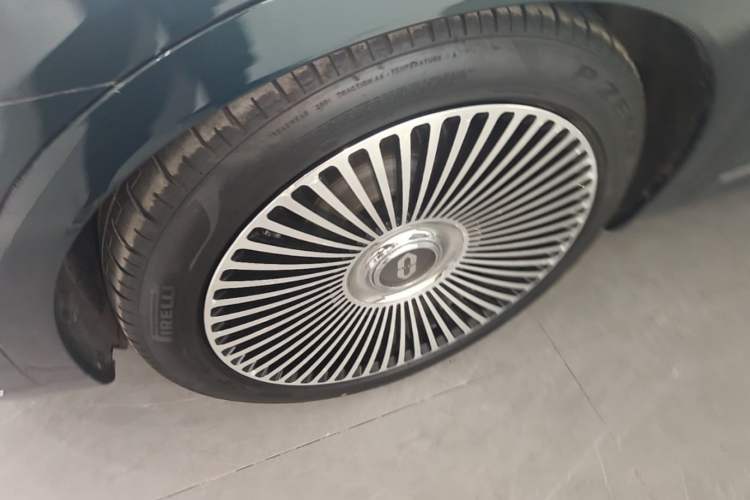 Used Hima AITO M9 2025 Extended-Range Ultra Version 52 kWh 6-Seater Left Front Wheel Hub