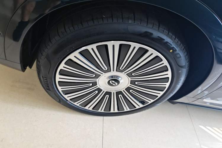 Used Hima AITO M9 2025 Extended-Range Ultra Version 52 kWh 6-Seater Left Front Wheel Hub