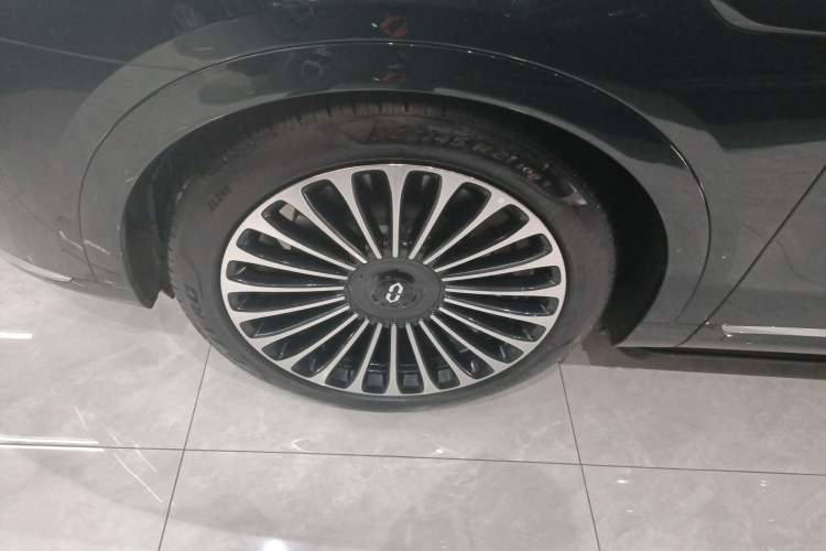 Used Hima AITO M9 2025 Extended-Range Ultra Version 52 kWh 6-Seater Left Front Wheel Hub