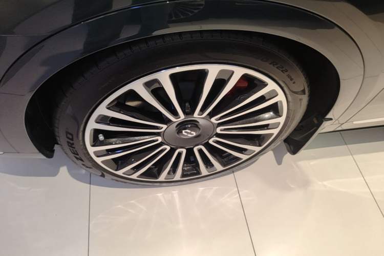 Used Hima AITO M9 2025 Extended-Range Ultra Version 52 kWh 6-Seater Left Front Wheel Hub
