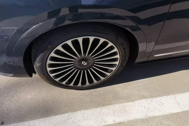 Used Hima AITO M9 2025 Extended-Range Ultra Version 52 kWh 5-Seater Edition Left Front Wheel Hub