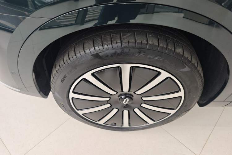 Used Hima AITO M9 2025 Extended-Range Ultra Version 52 kWh 6-Seater Left Front Wheel Hub