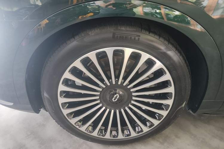 Used Hima AITO M9 2025 Pure Electric Ultra Version 100 kWh 6-Seater Model Left Front Wheel Hub