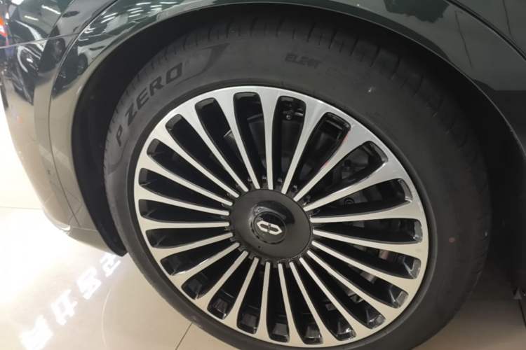 Used Hima AITO M9 2025 Pure Electric Ultra Version 100 kWh 6-Seater Model Left Front Wheel Hub