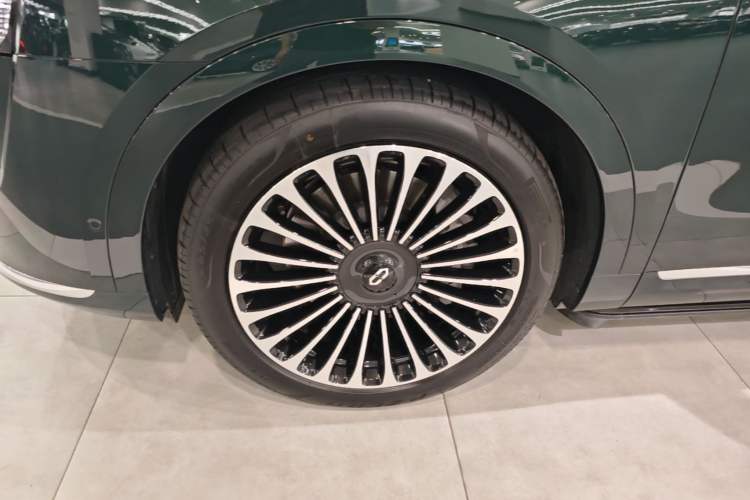 Used Hima AITO M9 2025 Pure Electric Ultra Version 100 kWh 6-Seater Model Left Front Wheel Hub