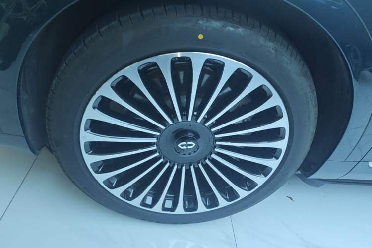Used Hima AITO M9 2025 Pure Electric Ultra Version 100 kWh 6-Seater Model Left Front Wheel Hub
