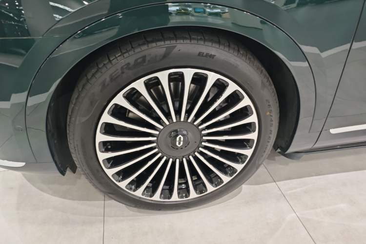 Used Hima AITO M9 2025 Pure Electric Ultra Version 100 kWh 6-Seater Model Left Front Wheel Hub