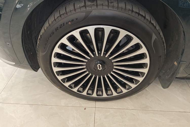 Used Hima AITO M9 2025 Extended-Range Ultra Version 52 kWh 5-Seater Edition Left Front Wheel Hub