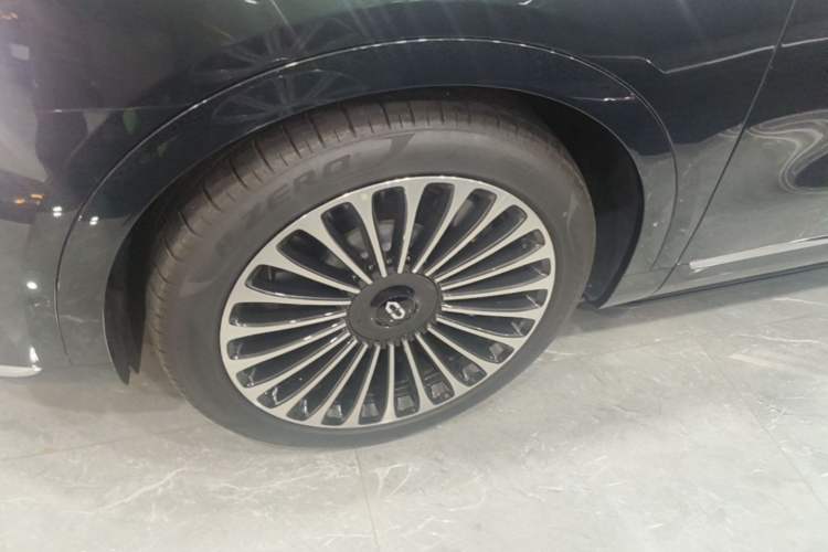 Used Hima AITO M9 2025 Pure Electric Ultra Version 100 kWh 6-Seater Model Left Front Wheel Hub