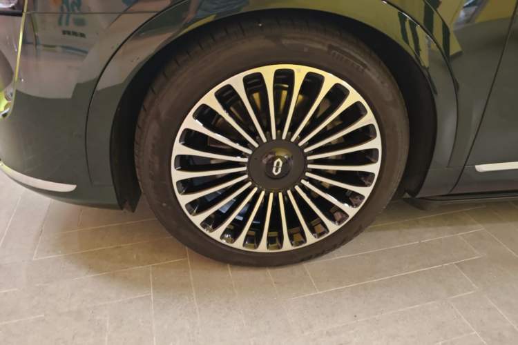 Used Hima AITO M9 2025 Pure Electric Ultra Version 100 kWh 6-Seater Model Left Front Wheel Hub