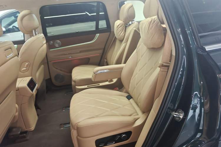 Used Hima AITO M9 2025 Extended-Range Ultra Version 52 kWh 6-Seater Left Rear Seat