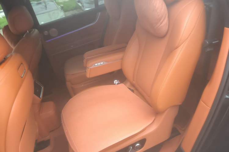 Used Hima AITO M9 2025 Extended-Range Ultra Version 52 kWh 6-Seater Left Rear Seat