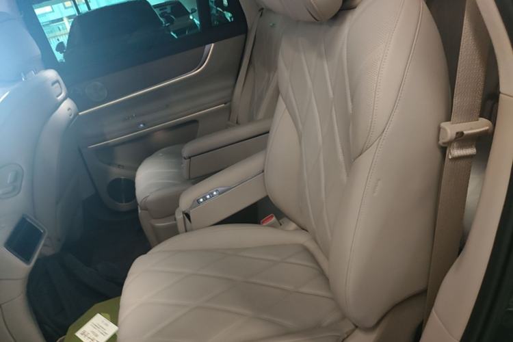 Used Hima AITO M9 2025 Pure Electric Ultra Version 100 kWh 6-Seater Model Left Rear Seat