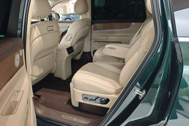 Used Hima AITO M9 2025 Extended-Range Ultra Version 52 kWh 6-Seater Left Rear Seat