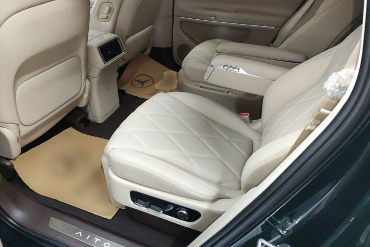 Used Hima AITO M9 2025 Extended-Range Ultra Version 52 kWh 6-Seater Left Rear Seat