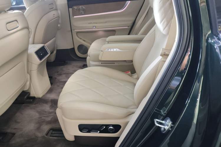 Used Hima AITO M9 2025 Pure Electric Ultra Version 100 kWh 6-Seater Model Left Rear Seat