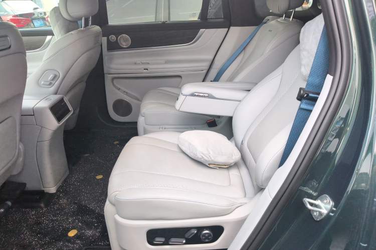 Used Hima AITO M9 2025 Extended-Range Ultra Version 52 kWh 6-Seater Left Rear Seat