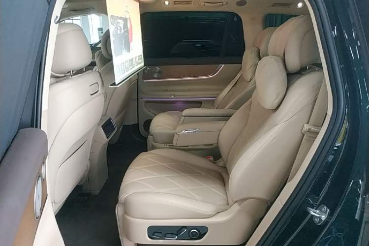 Used Hima AITO M9 2025 Pure Electric Ultra Version 100 kWh 6-Seater Model Left Rear Seat