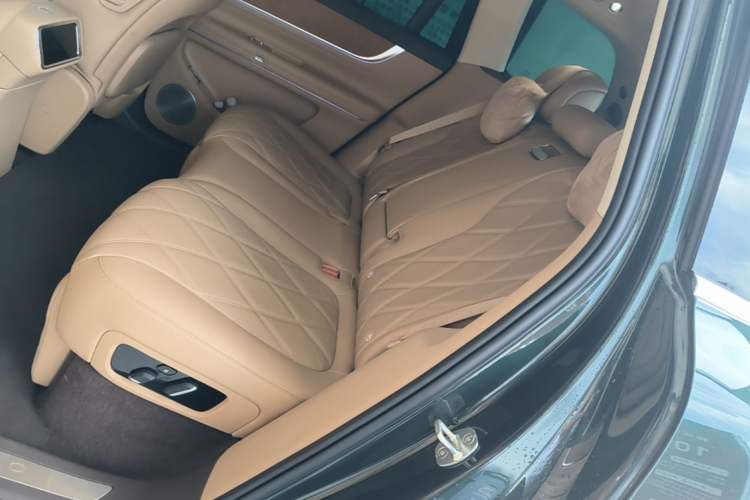 Used Hima AITO M9 2025 Extended-Range Ultra Version 52 kWh 5-Seater Edition Left Rear Seat