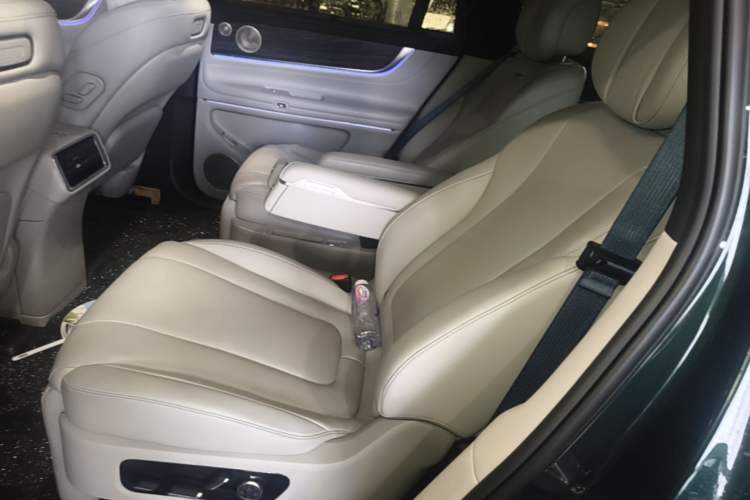 Used Hima AITO M9 2025 Extended-Range Ultra Version 52 kWh 6-Seater Left Rear Seat