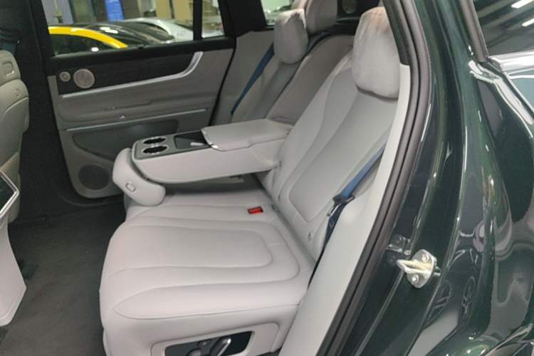 Used Hima AITO M9 2025 Extended-Range Max Version 52 kWh 6-Seater Edition Left Rear Seat