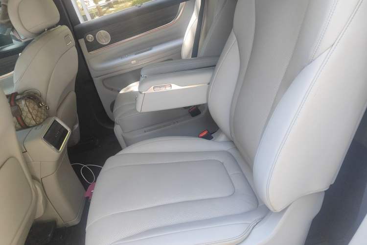Used Hima AITO M9 2025 Extended-Range Max Version 52 kWh 6-Seater Edition Left Rear Seat